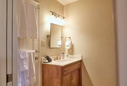 Howell Mountain Vineyard Retreat - Angwin, California