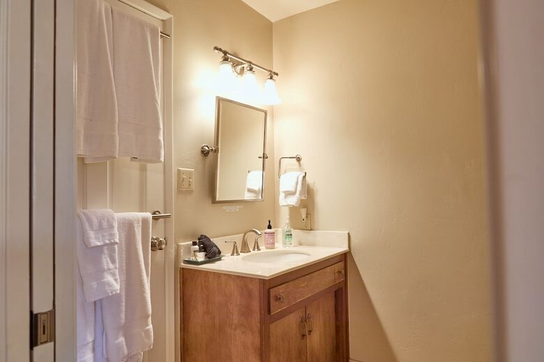 Howell Mountain Vineyard Retreat - Angwin, California