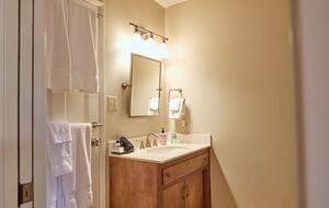 Howell Mountain Vineyard Retreat - Angwin, California