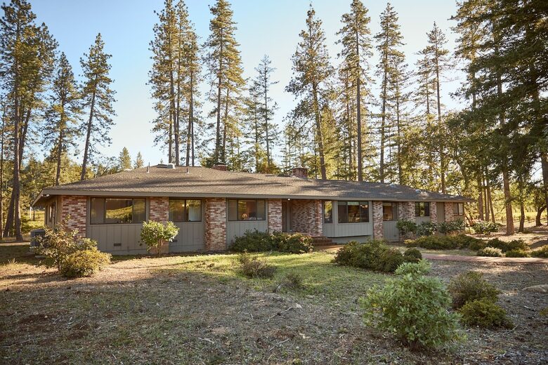 Howell Mountain Vineyard Retreat - Angwin, California