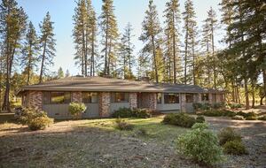 Howell Mountain Vineyard Retreat - Angwin, California