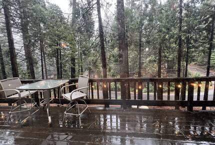 Rustic Mountain Retreat Near Lakes and Ski Slopes - Arnold, California