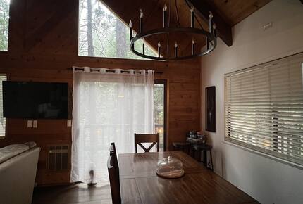 Rustic Mountain Retreat Near Lakes and Ski Slopes - Arnold, California