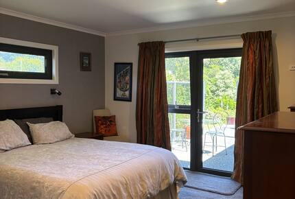 Sunlit Serenity on the Kapiti Coast - Paraparaumu, New Zealand