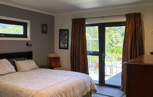 Sunlit Serenity on the Kapiti Coast - Paraparaumu, New Zealand