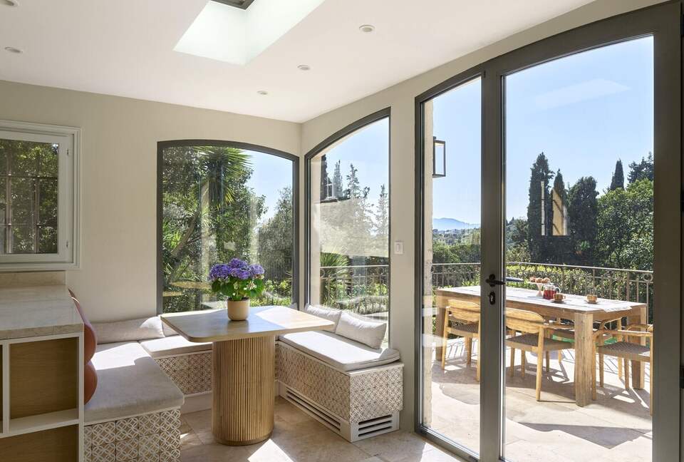 Elegant Hillside Retreat in the Heart of the Côte d’Azur - Mougins, France