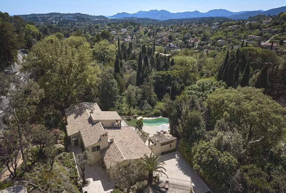 Elegant Hillside Retreat in the Heart of the Côte d’Azur - Mougins, France