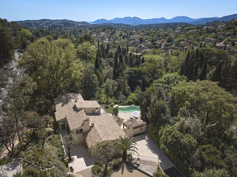 Elegant Hillside Retreat in the Heart of the Côte d’Azur - Mougins, France