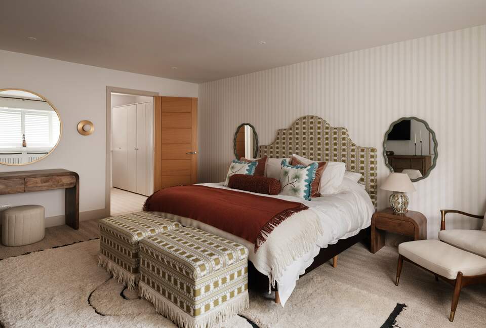 Refined Seaside Escape with Elegant Design - Christchurch, United Kingdom