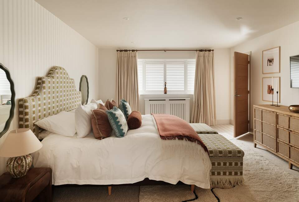 Refined Seaside Escape with Elegant Design - Christchurch, United Kingdom