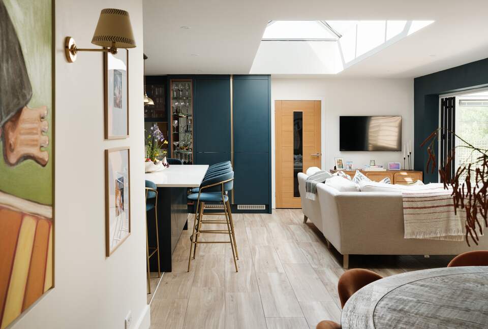 Refined Seaside Escape with Elegant Design - Christchurch, United Kingdom