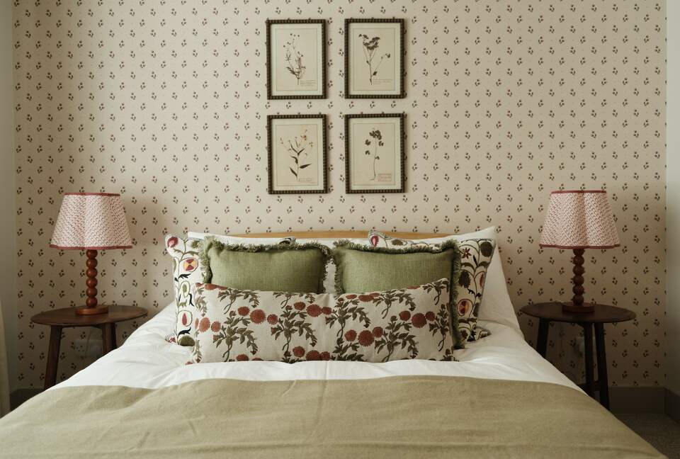 Refined Seaside Escape with Elegant Design - Christchurch, United Kingdom