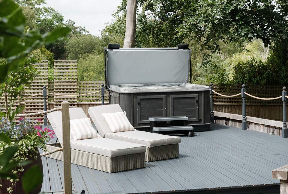 Refined Seaside Escape with Elegant Design - Christchurch, United Kingdom