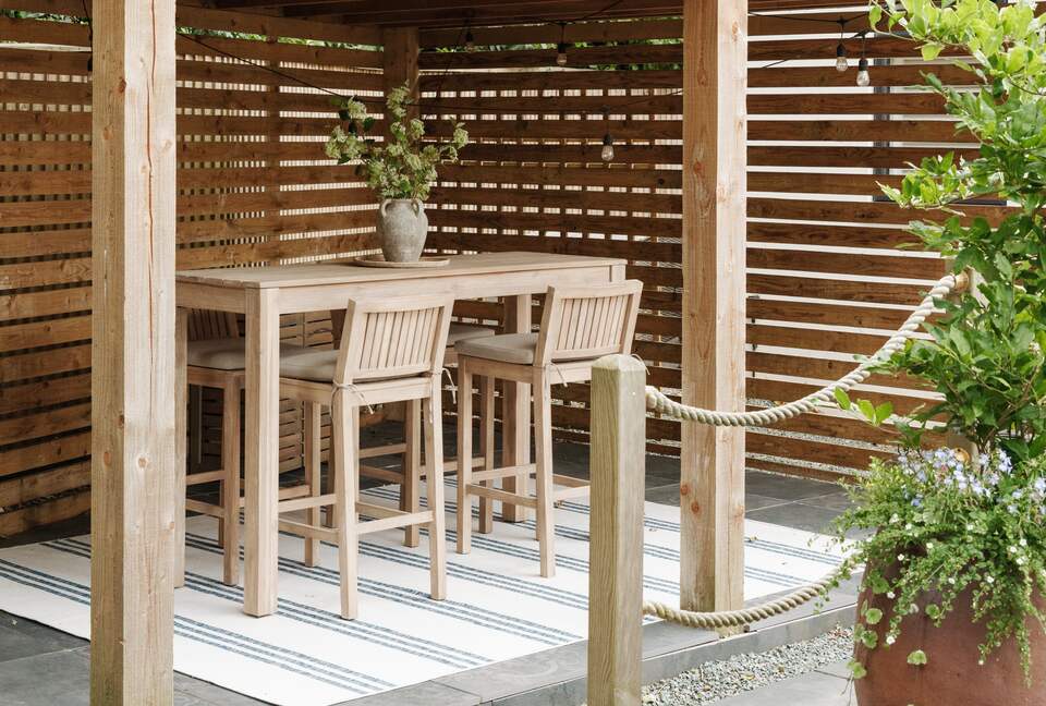 Refined Seaside Escape with Elegant Design - Christchurch, United Kingdom