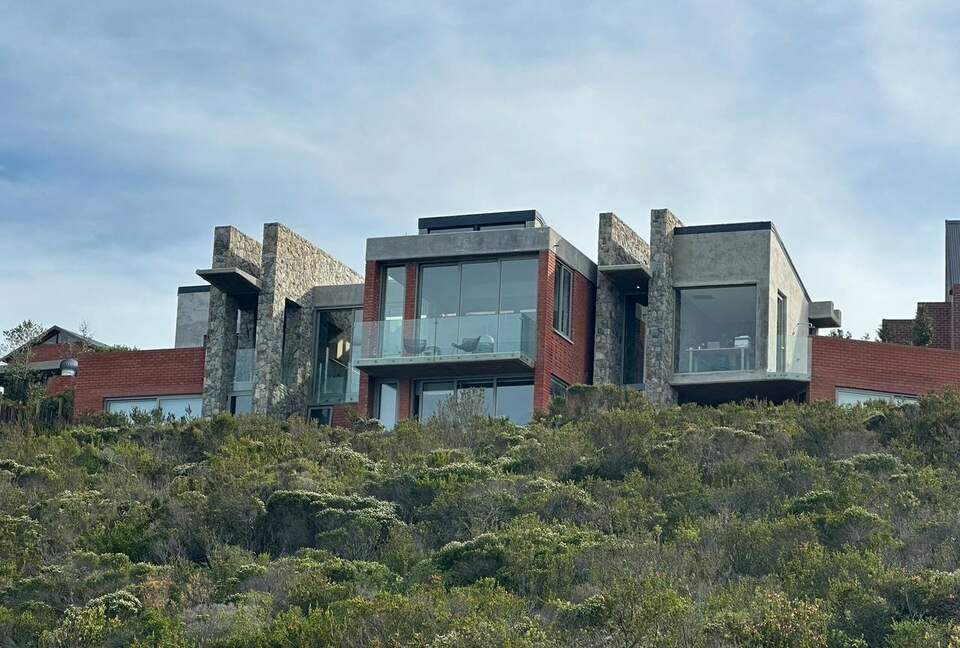 RROAR - Luxury Living on the Rocks - Herolds Bay, South Africa
