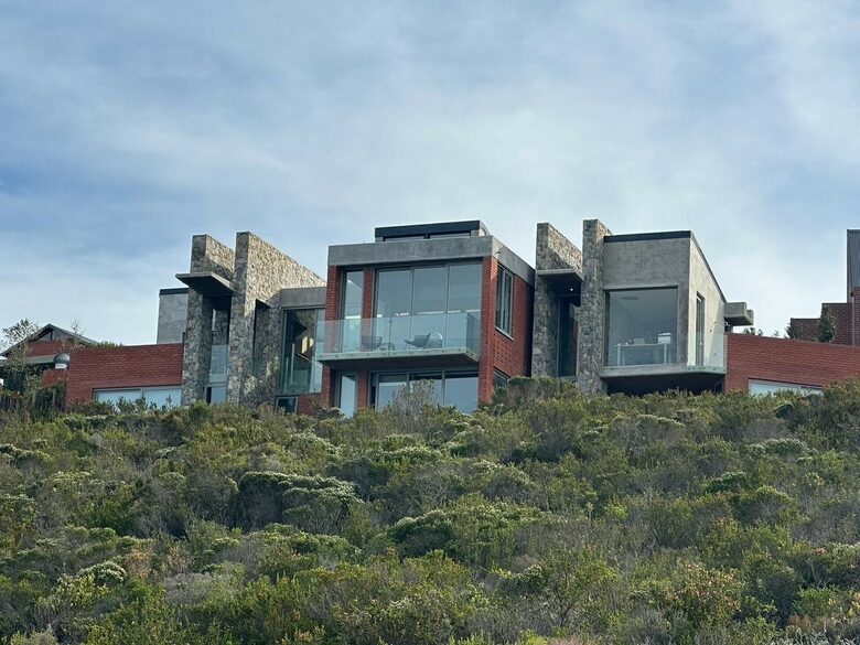 RROAR - Luxury Living on the Rocks - Herolds Bay, South Africa