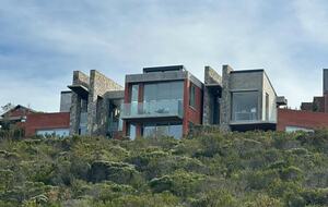 RROAR - Luxury Living on the Rocks - Herolds Bay, South Africa