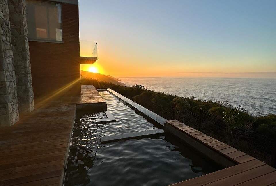 RROAR - Luxury Living on the Rocks - Herolds Bay, South Africa