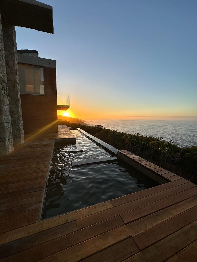 RROAR - Luxury Living on the Rocks - Herolds Bay, South Africa