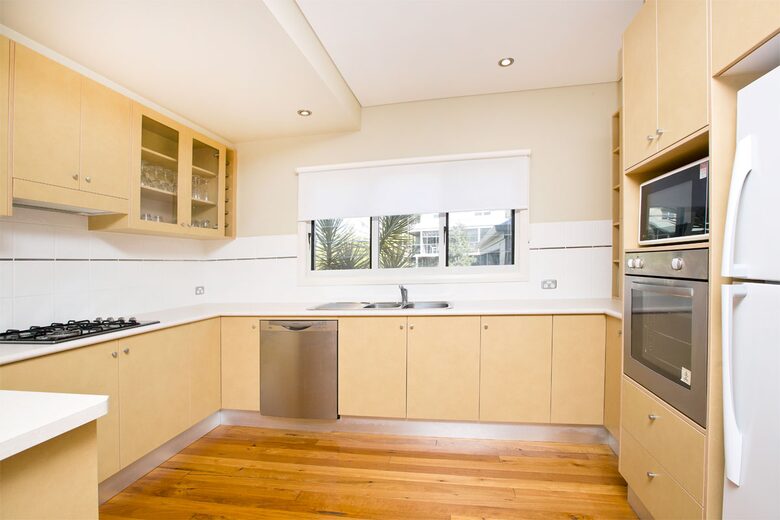 Free-Standing Coastal Retreat Steps from Blueys Beach - Blueys Beach, Australia