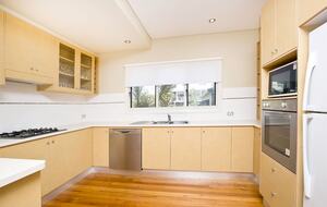 Free-Standing Coastal Retreat Steps from Blueys Beach - Blueys Beach, Australia