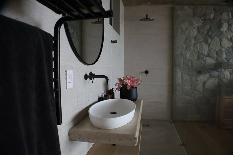 RROAR - Luxury Living on the Rocks - Herolds Bay, South Africa