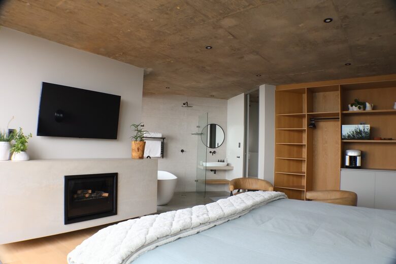 RROAR - Luxury Living on the Rocks - Herolds Bay, South Africa