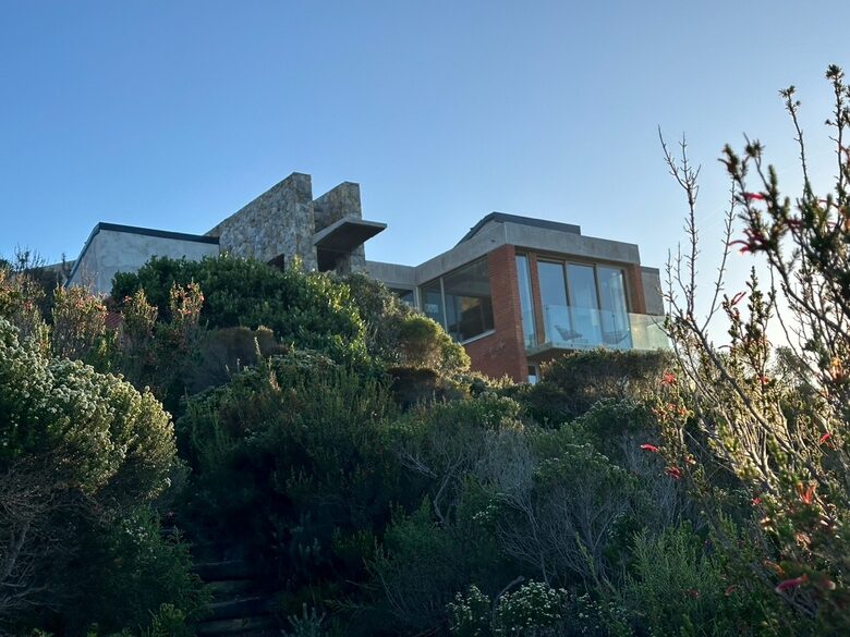 RROAR - Luxury Living on the Rocks - Herolds Bay, South Africa