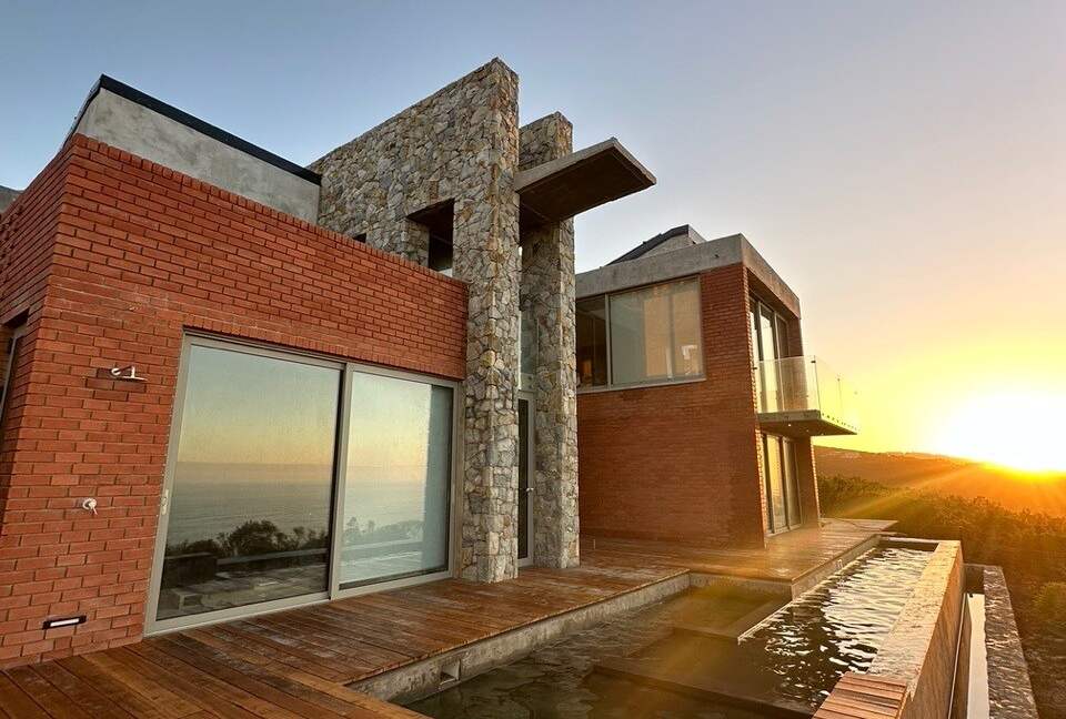 RROAR - Luxury Living on the Rocks - Herolds Bay, South Africa