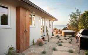 side yard w/outdoor shower, bbq and hot tub