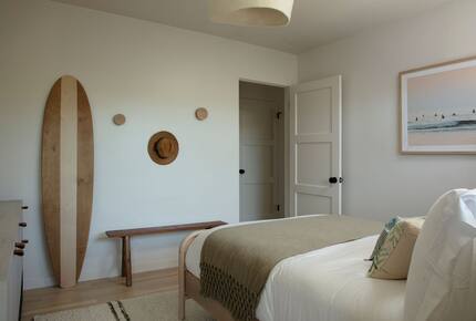 full size bedroom (view 2)