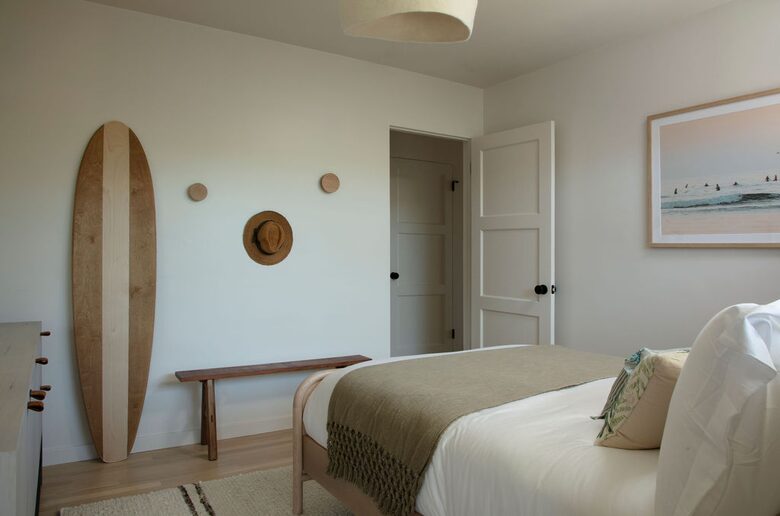 full size bedroom (view 2)