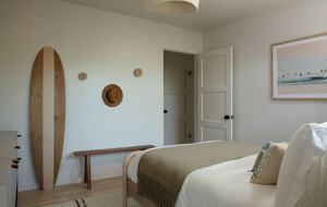 full size bedroom (view 2)