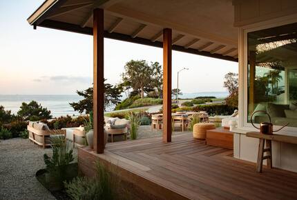 view of backyard from entry