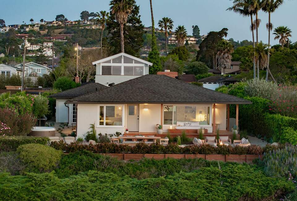 Birdseye view of home on the bluff