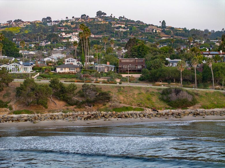 front row siting above Leadbetter beach; footpath to beach