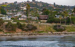 front row siting above Leadbetter beach; footpath to beach