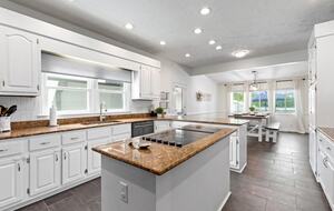 Parkton Waterfront Retreat - Parkton, North Carolina