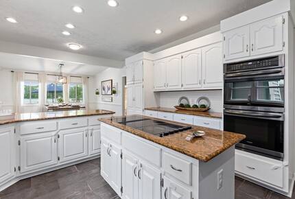 Parkton Waterfront Retreat - Parkton, North Carolina