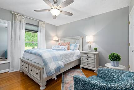 2nd Guest Bedroom - Queen Bed