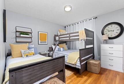 Guest Bedroom. Twin Bed. Bunk with Twin over Full