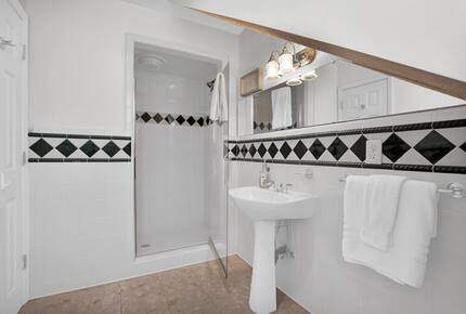 Parkton Waterfront Retreat - Parkton, North Carolina