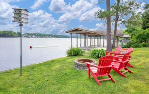 Lakefront living at it's best! Enjoy the dock and the floating mat