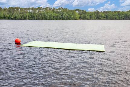 Parkton Waterfront Retreat - Parkton, North Carolina