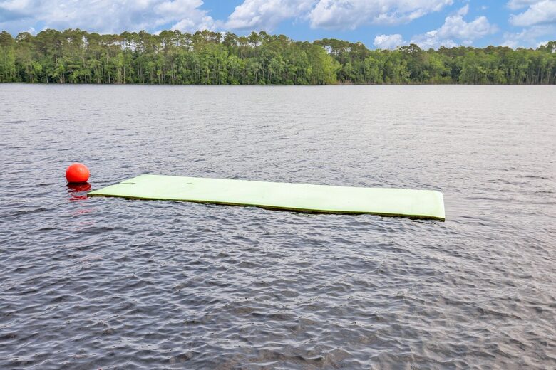 Parkton Waterfront Retreat - Parkton, North Carolina