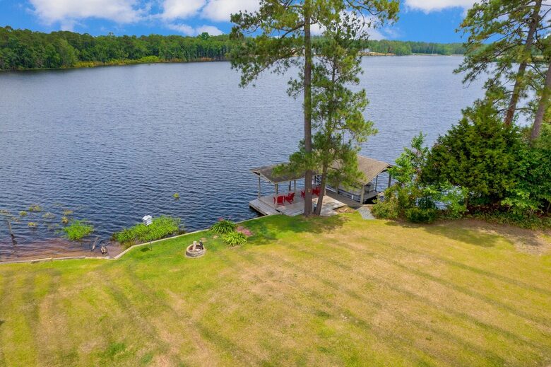 Parkton Waterfront Retreat - Parkton, North Carolina