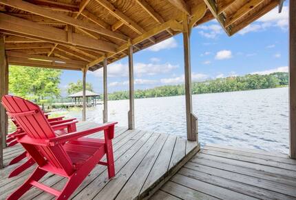 Parkton Waterfront Retreat - Parkton, North Carolina
