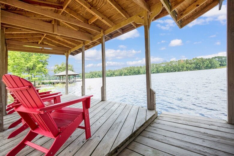 Parkton Waterfront Retreat - Parkton, North Carolina