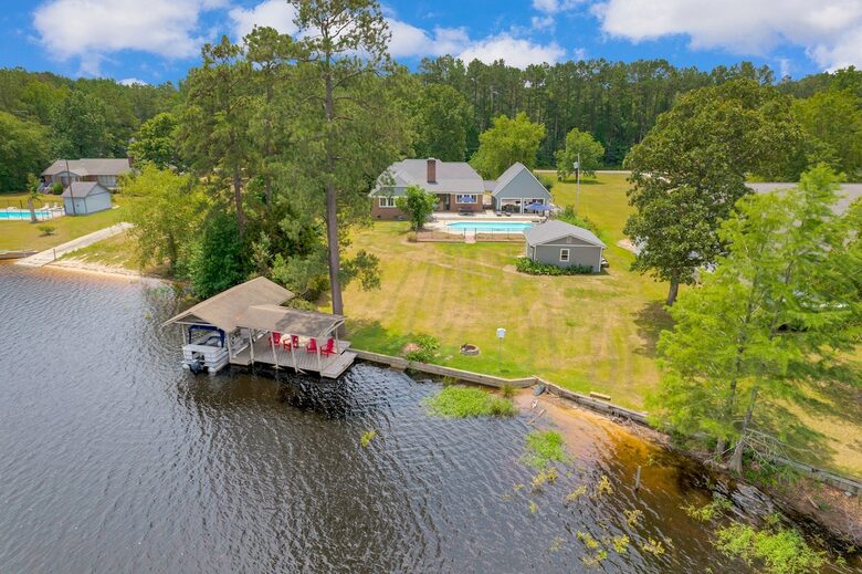 Parkton Waterfront Retreat - Parkton, North Carolina