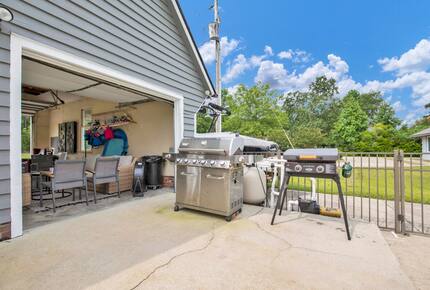 Parkton Waterfront Retreat - Parkton, North Carolina